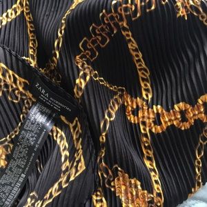 Zara scarf chain pattern